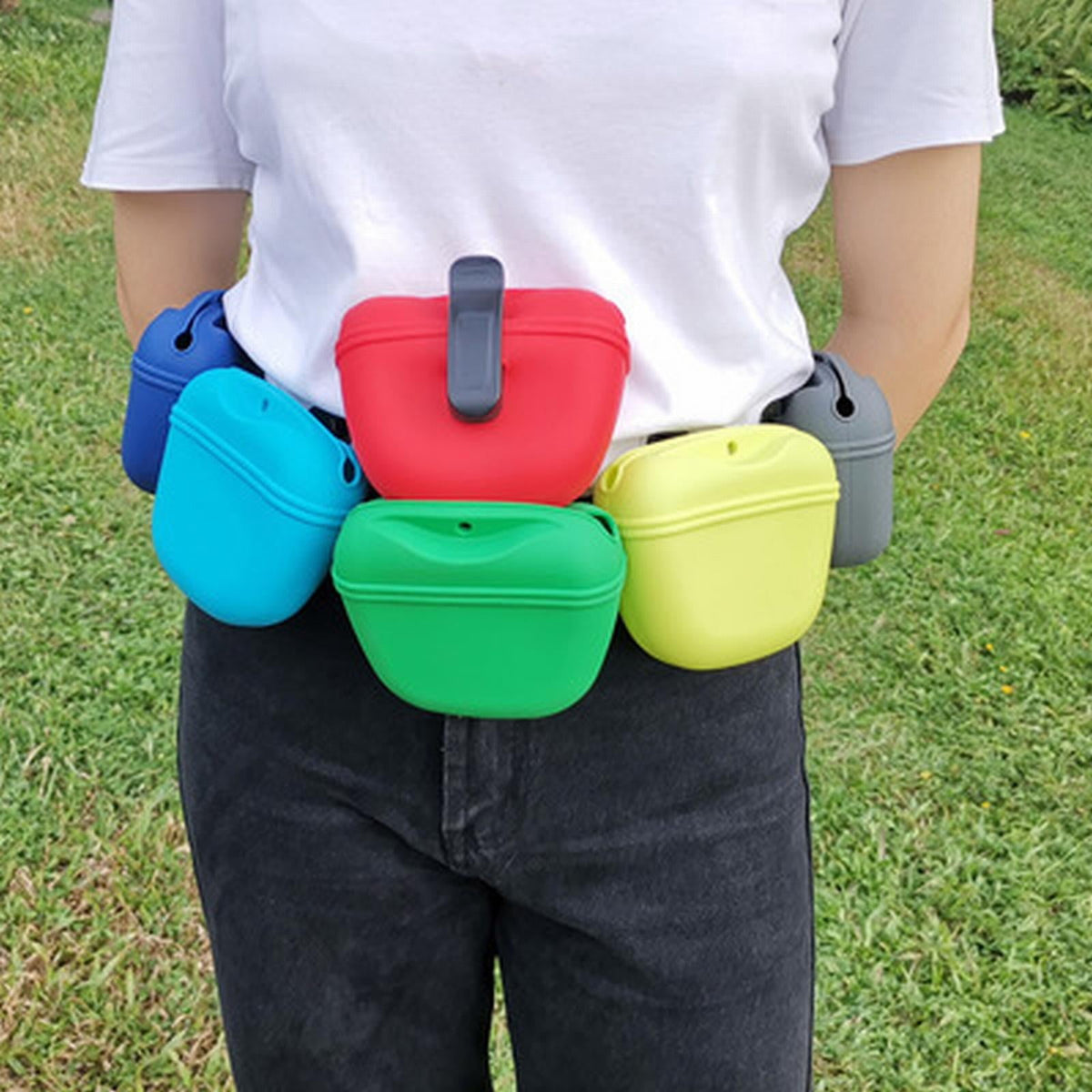 Portable Silicone Dog Treat Pouch with Waist Clip, Clip-On Training Container with Buckle Closure for Outdoor Dog Wal... - Image 4